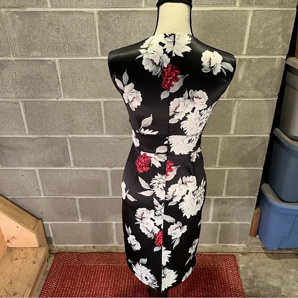 White House Black Market sleeveless dress. - Picture 6 of 12